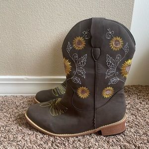 Women’s Cowboy-Style Sunflower Boots